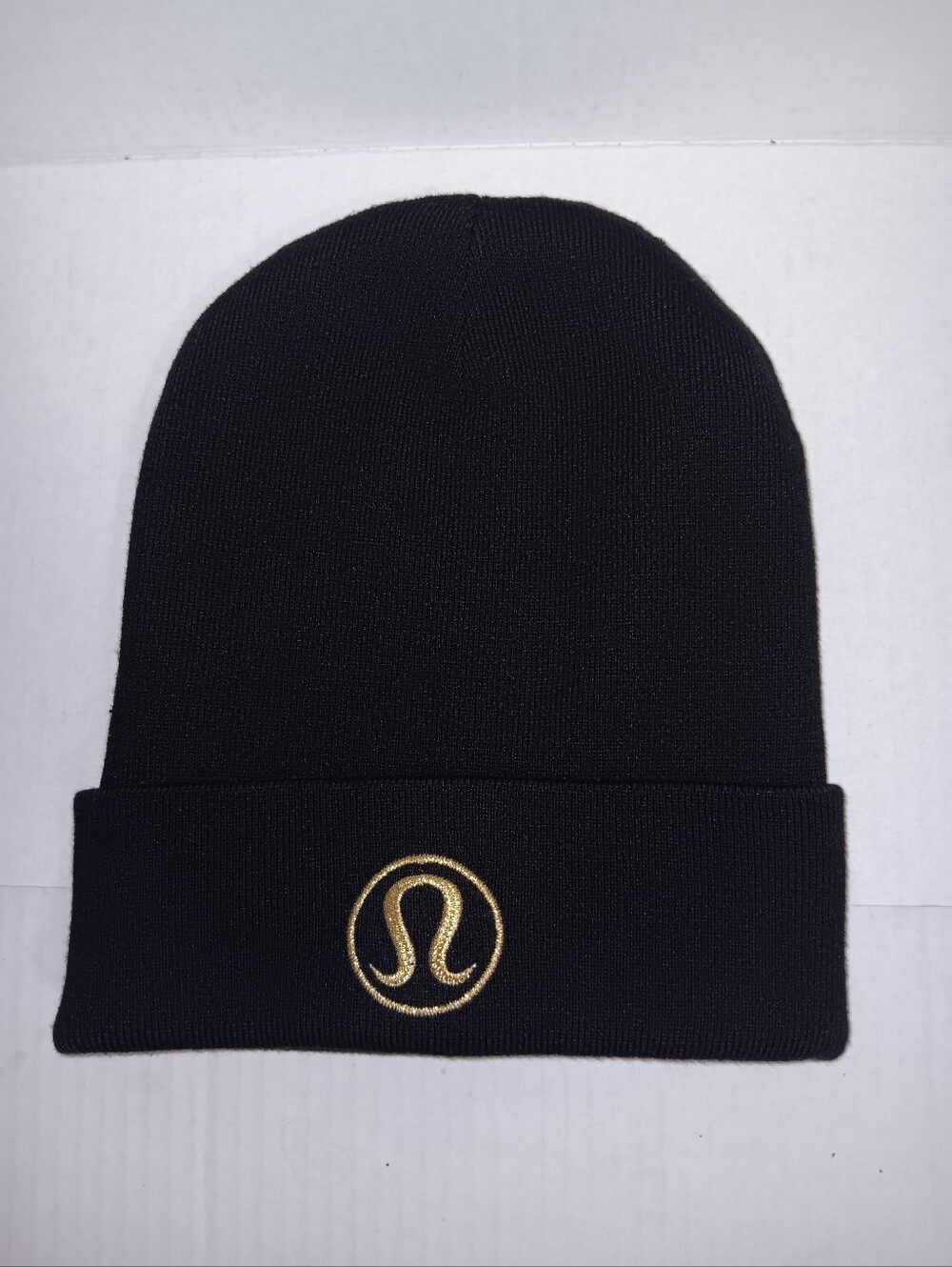 LULULEMON REVALATAN MERINO WOOL METALLIC GOLD EMBLEM BEANIE HAT